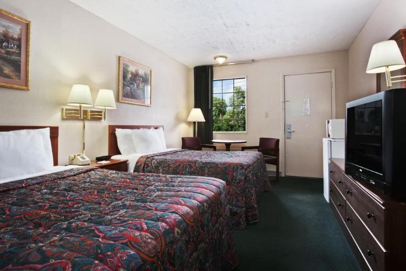 Days Inn & Suites By Wyndham Terre Haute Extérieur photo